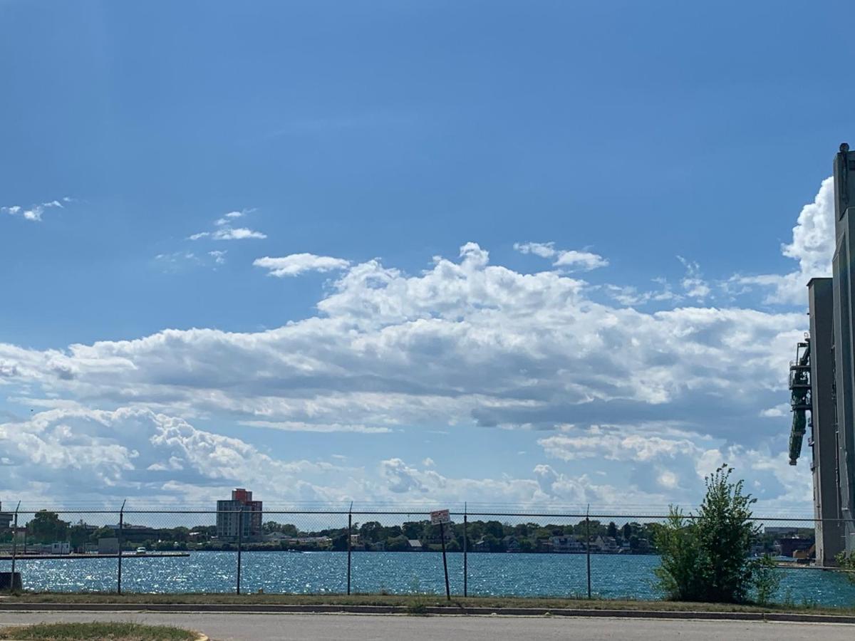 Days Inn By Wyndham Sarnia Harbourfront Exterior photo