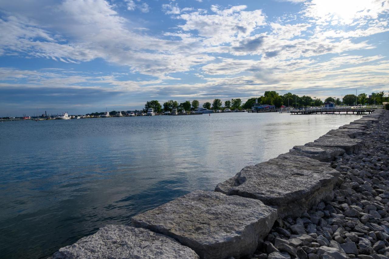 Days Inn By Wyndham Sarnia Harbourfront Exterior photo