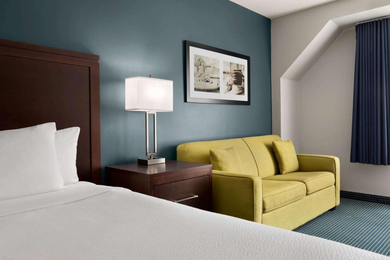 Days Inn By Wyndham Sarnia Harbourfront Exterior photo