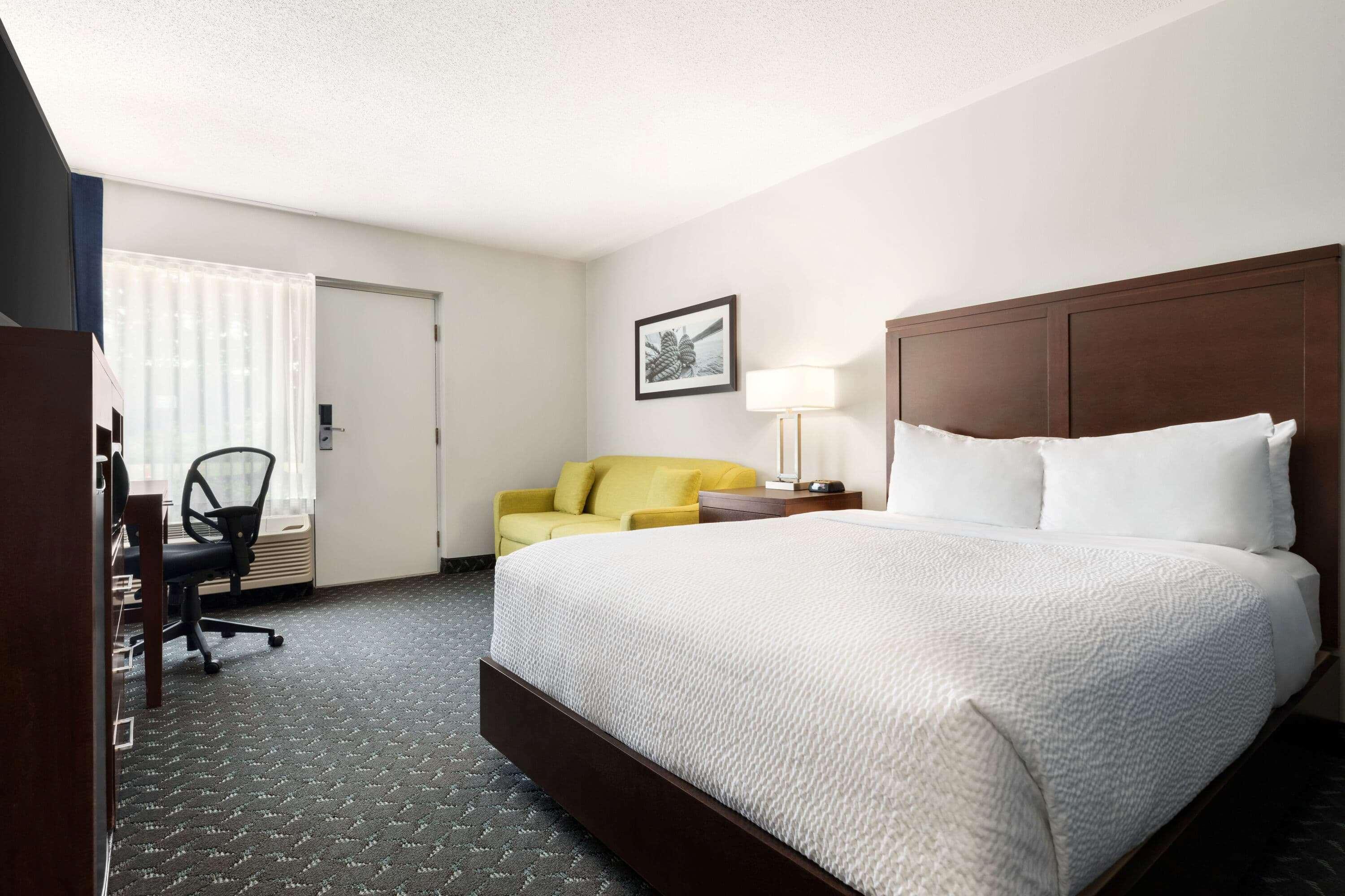 Days Inn By Wyndham Sarnia Harbourfront Exterior photo