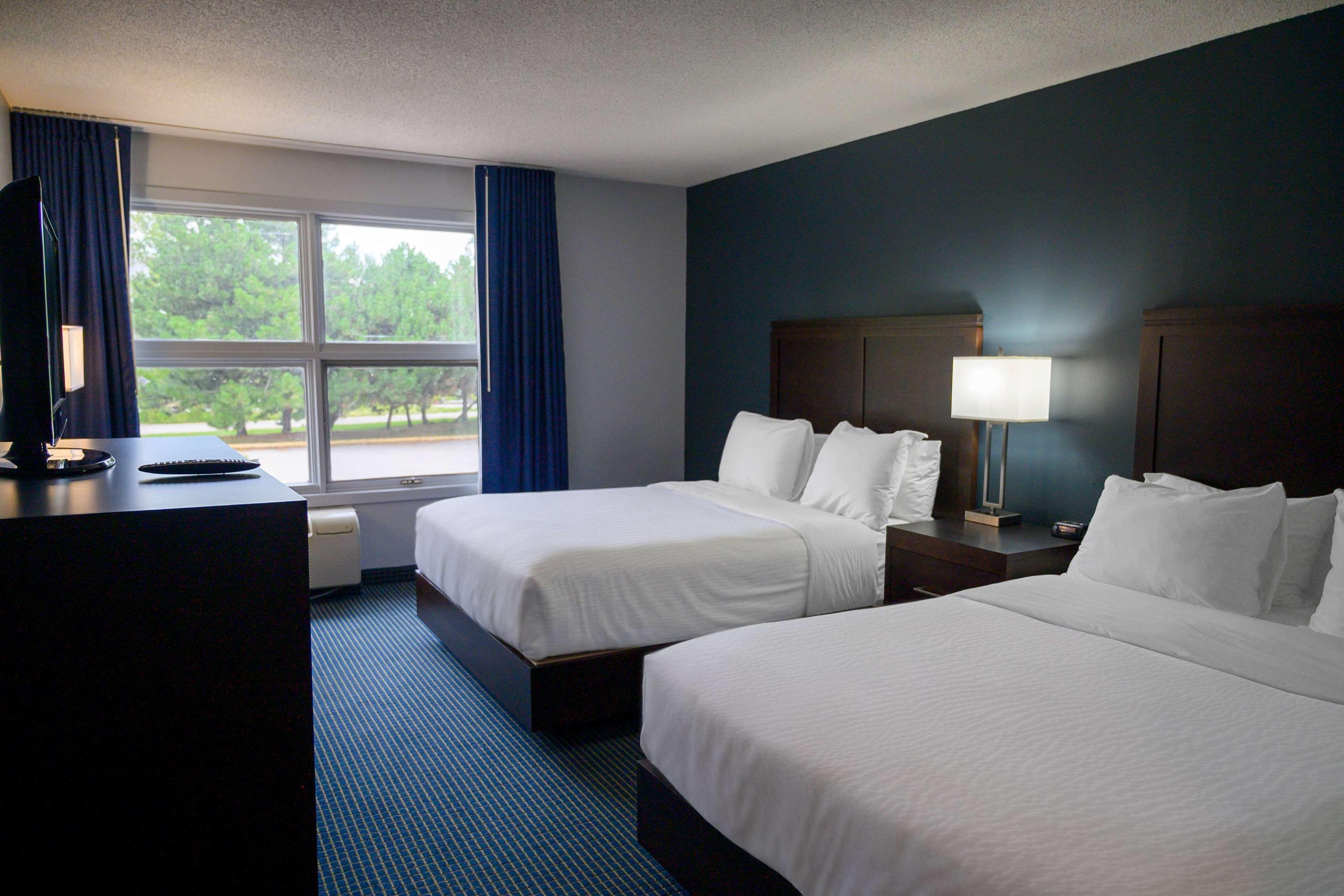 Days Inn By Wyndham Sarnia Harbourfront Exterior photo