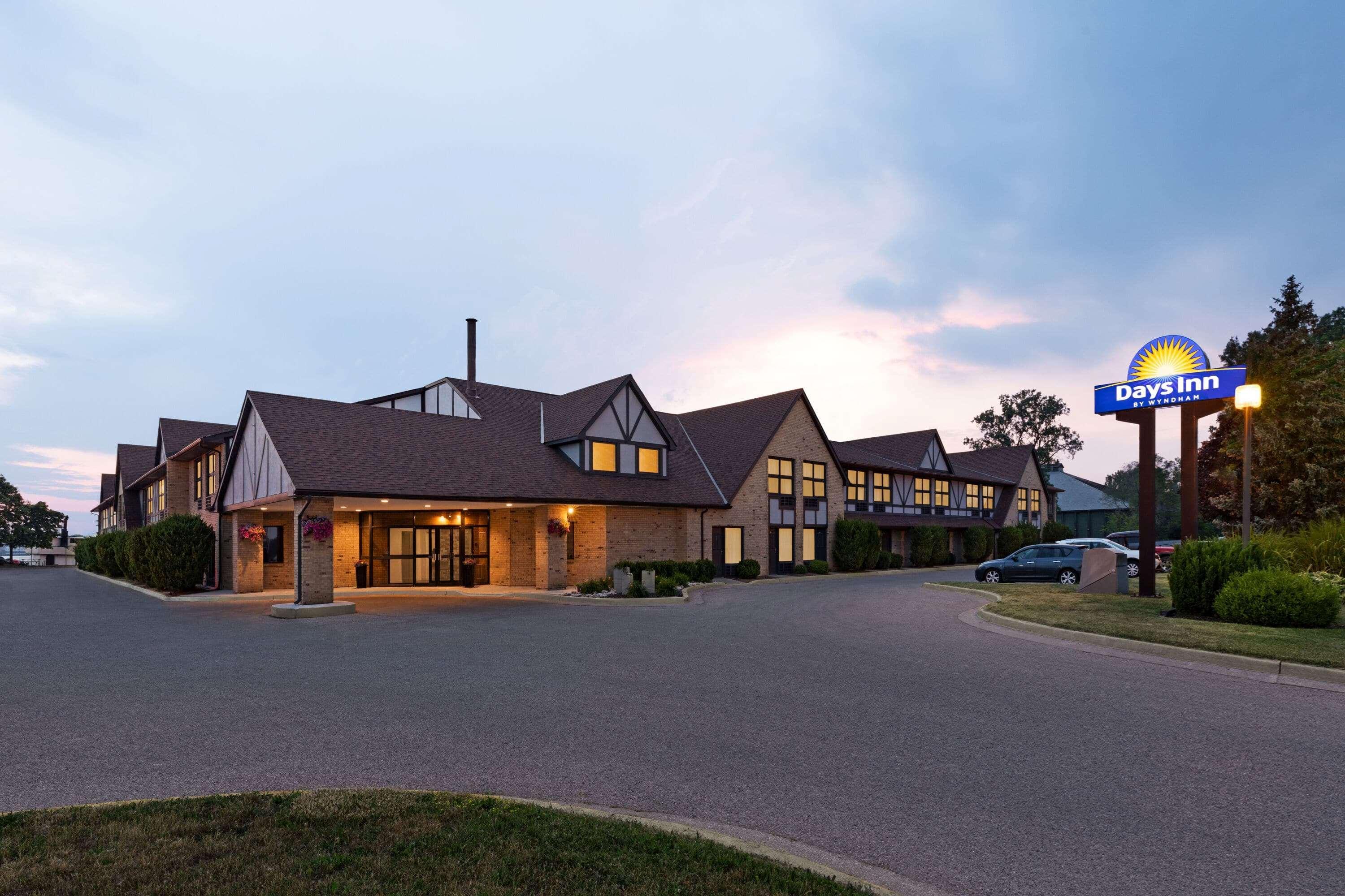Days Inn By Wyndham Sarnia Harbourfront Exterior photo