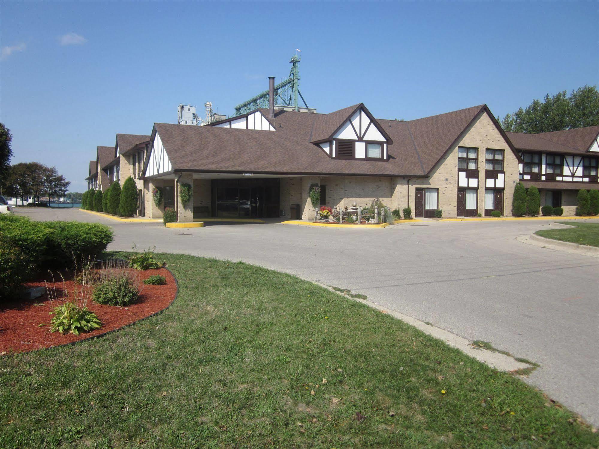 Days Inn By Wyndham Sarnia Harbourfront Exterior photo