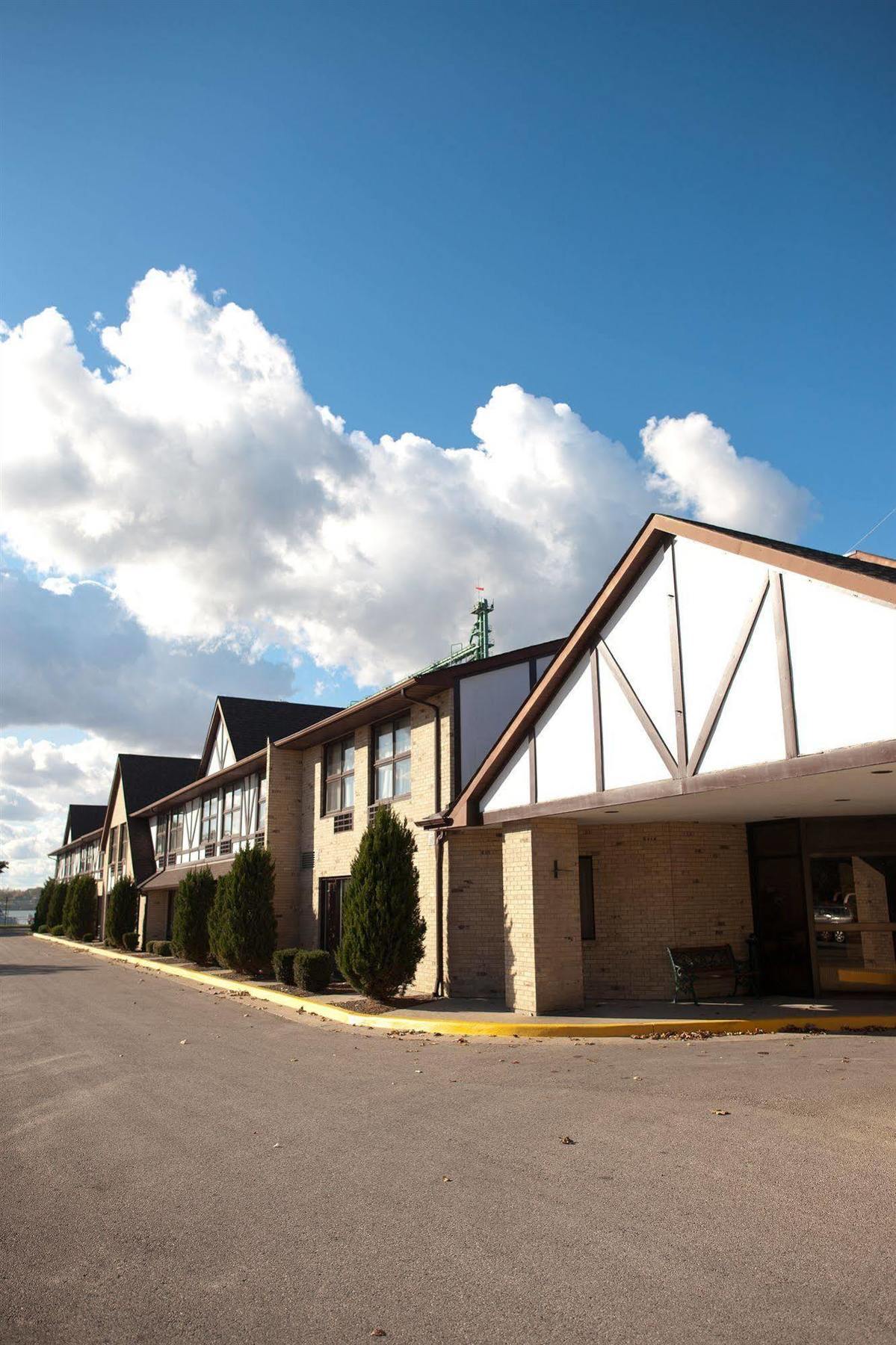 Days Inn By Wyndham Sarnia Harbourfront Exterior photo