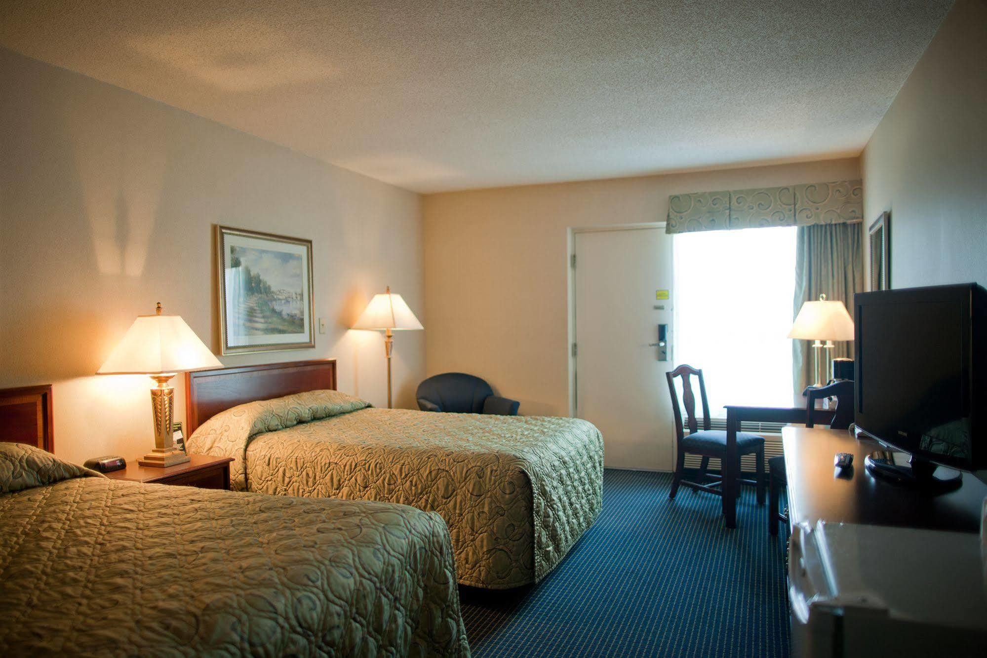 Days Inn By Wyndham Sarnia Harbourfront Exterior photo