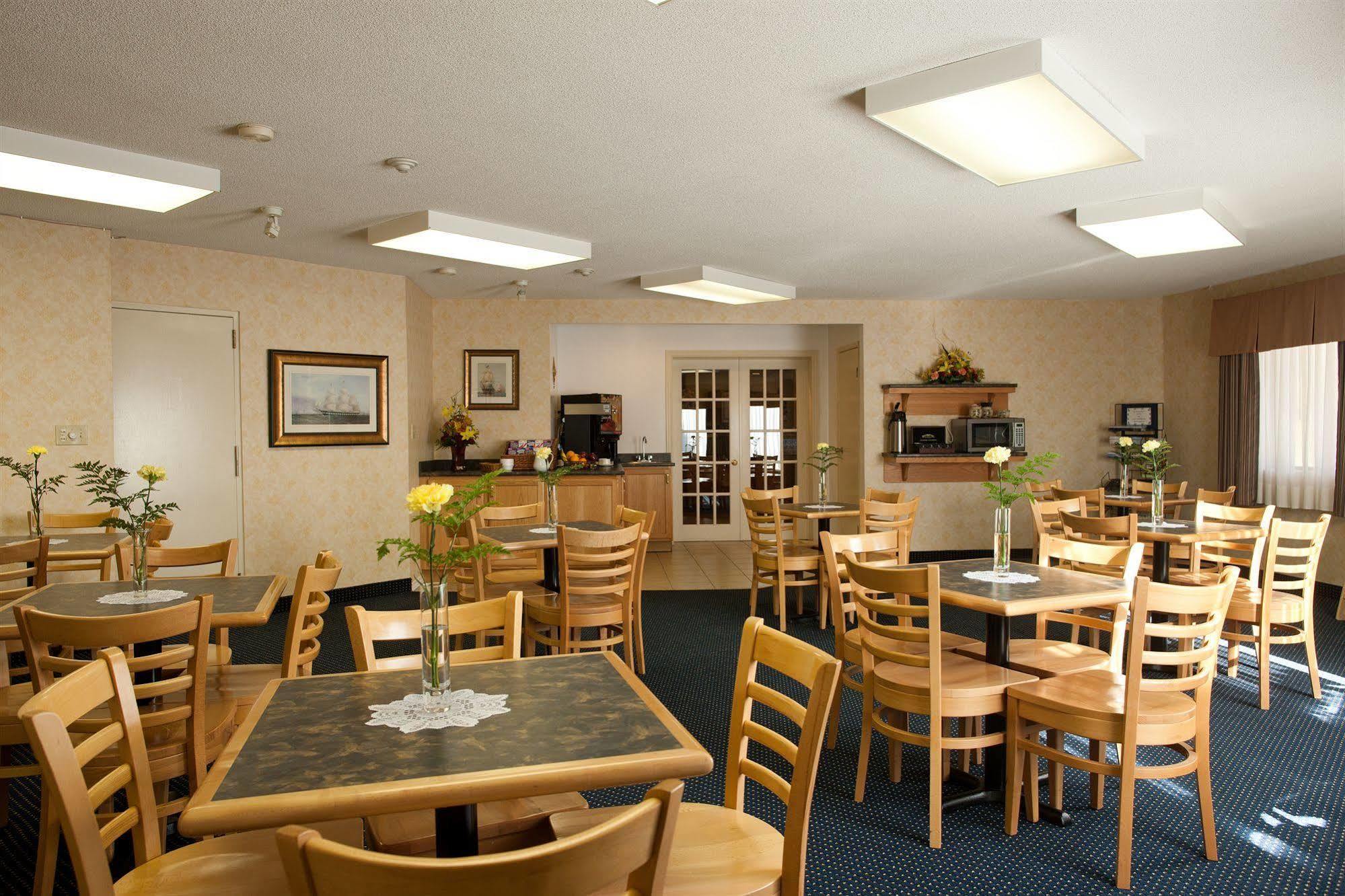 Days Inn By Wyndham Sarnia Harbourfront Exterior photo